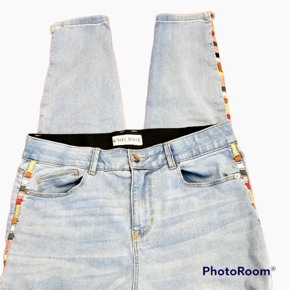 Knox Rose Adorable High Waisted Stretch Jean’s Retro 90s Boho Embroidered - Picture 8 of 12